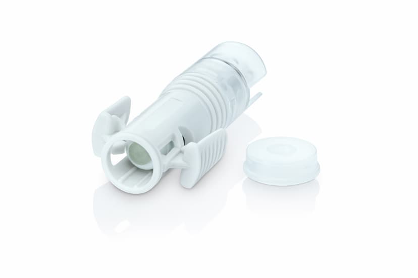 Chemfort Syringe adaptor-Picture of Chemfort Syringe adaptor without a protective cap