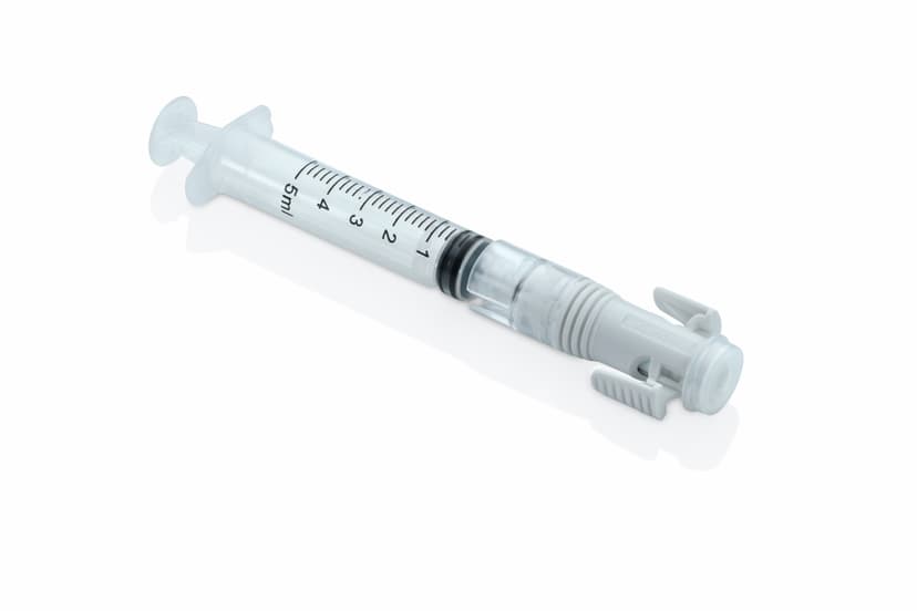 Chemfort Syringe adaptor-Picture of Chemfort Syringe adaptor connected to Syringe